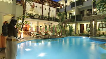 Outdoor pool, pool umbrellas, sun loungers