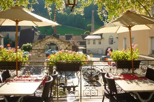 Lunch and dinner served, local cuisine