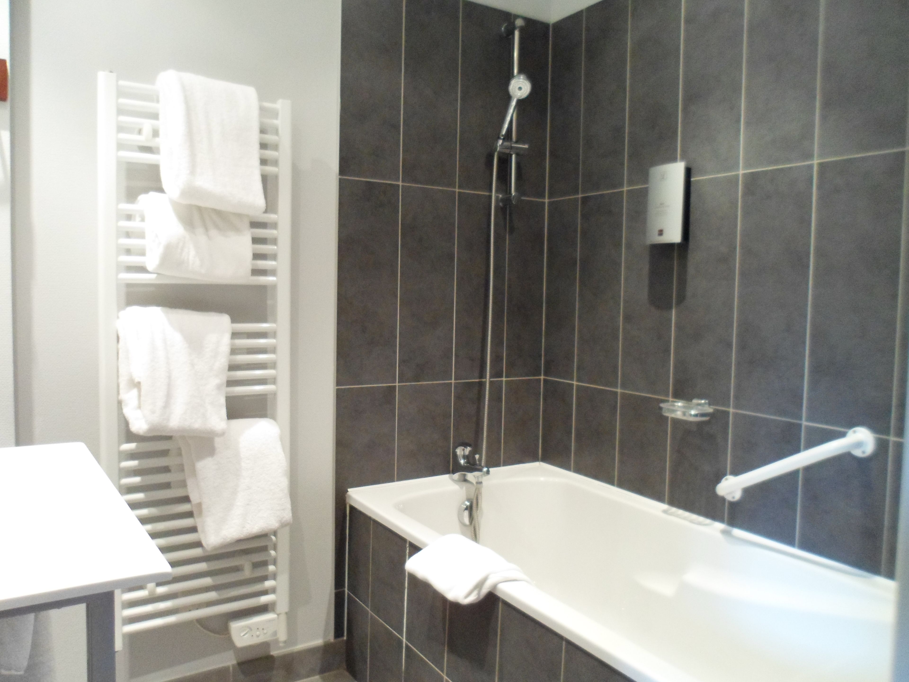 double room | bathroom | free toiletries, hair dryer, towels