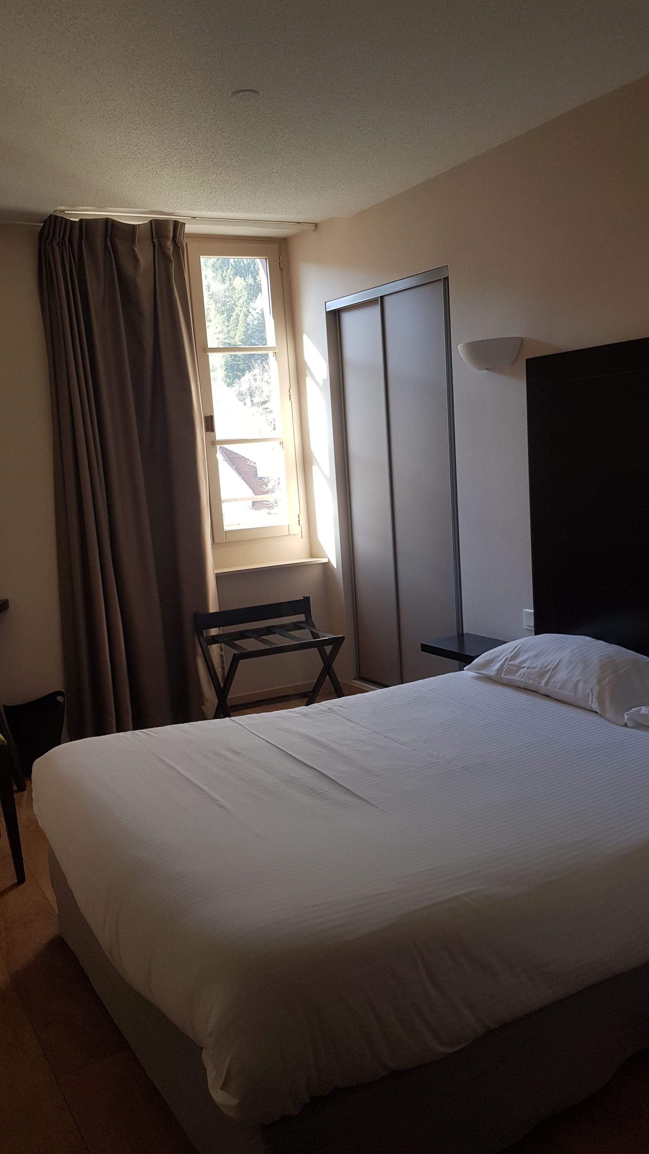 double room | premium bedding, desk, blackout curtains, soundproofing