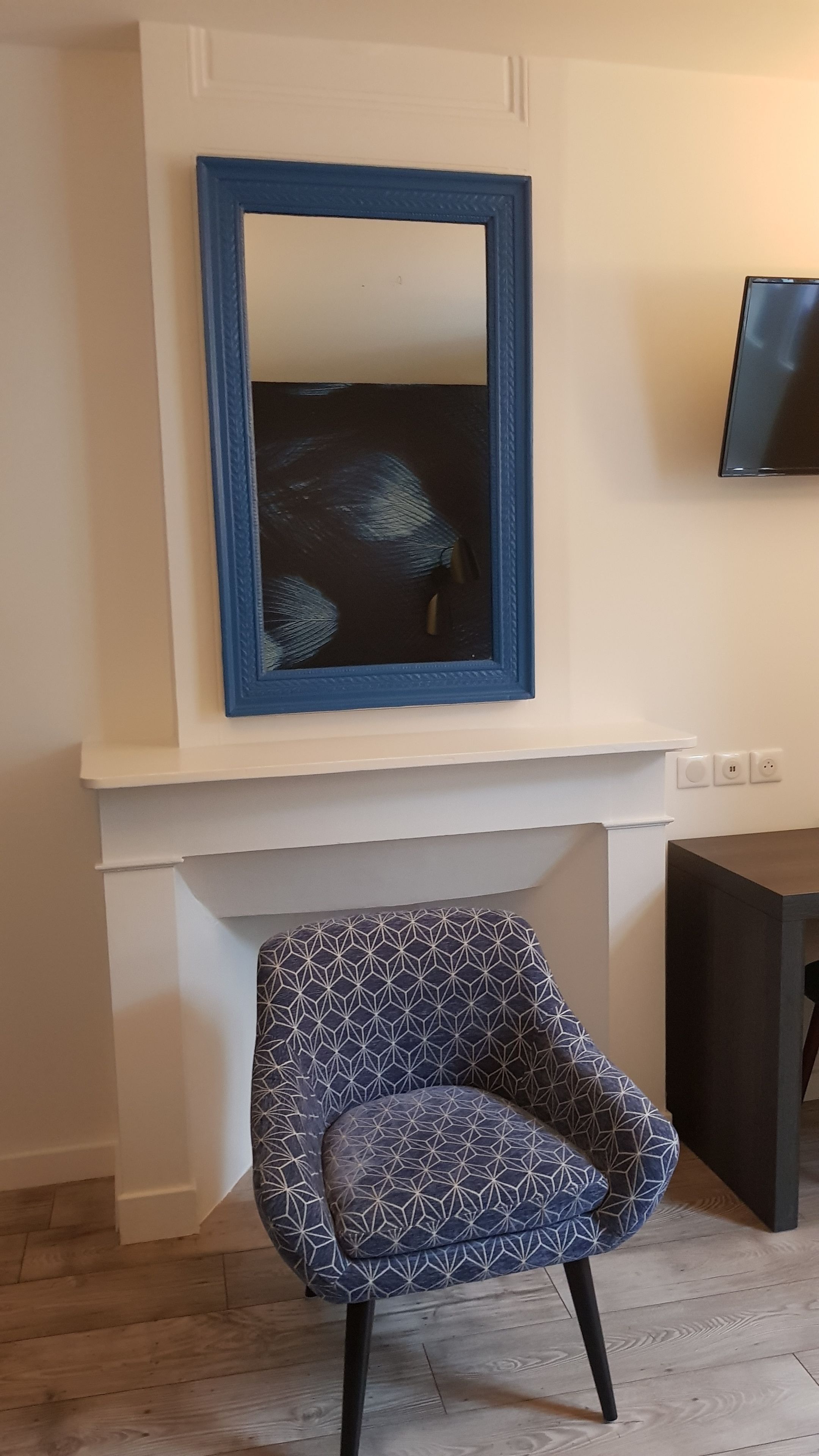 double room | premium bedding, desk, blackout curtains, soundproofing