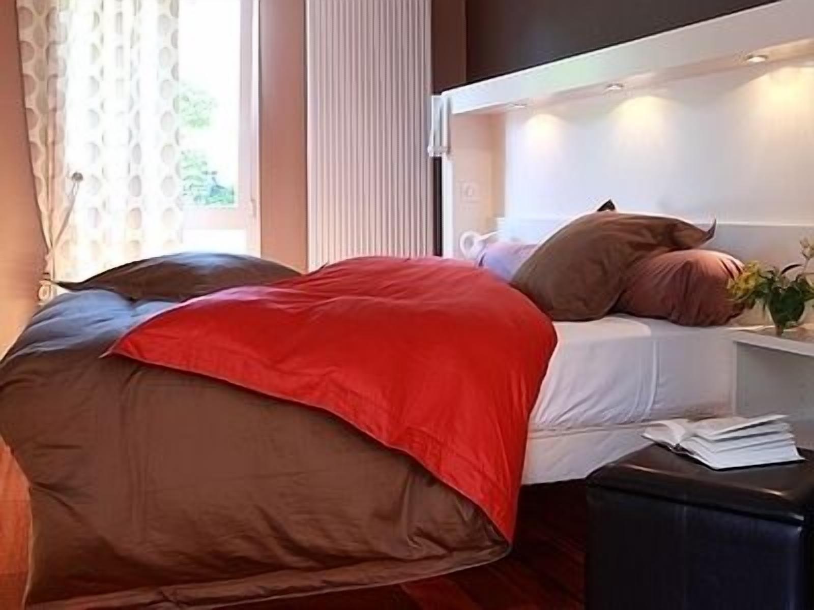 desk, free wifi, bed sheets, wheelchair access