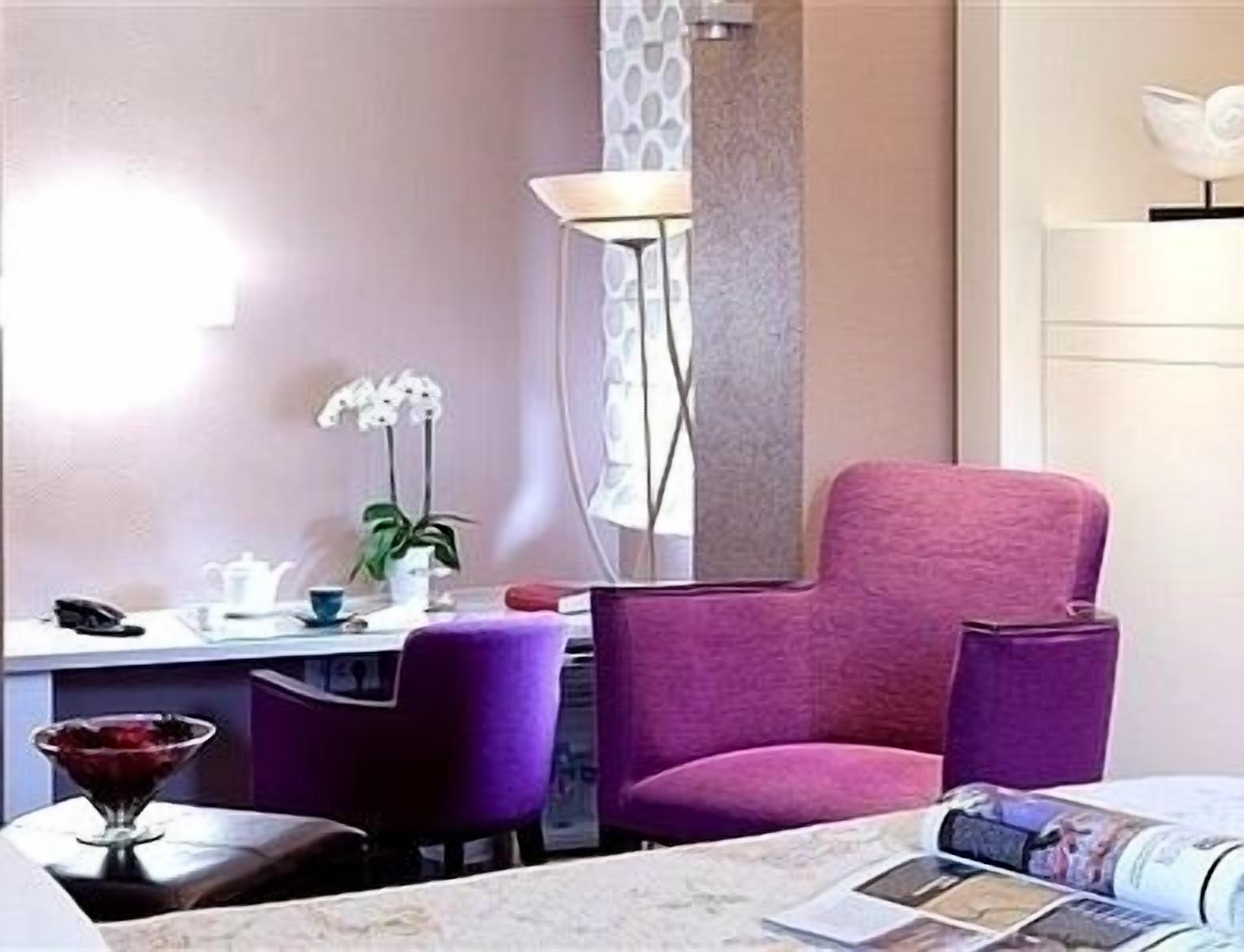 in-room business centre