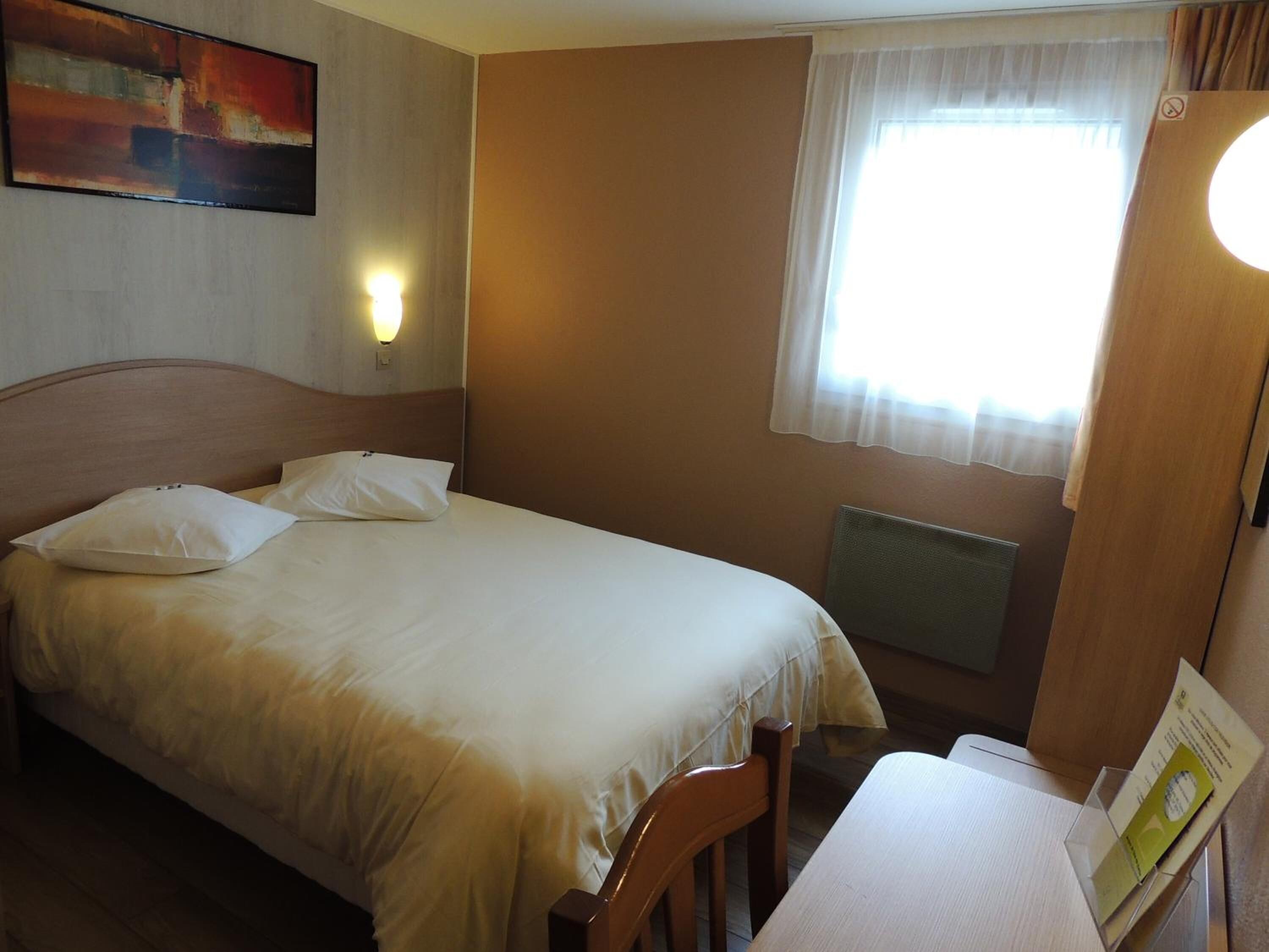 individually furnished, desk, soundproofing, free cots/infant beds