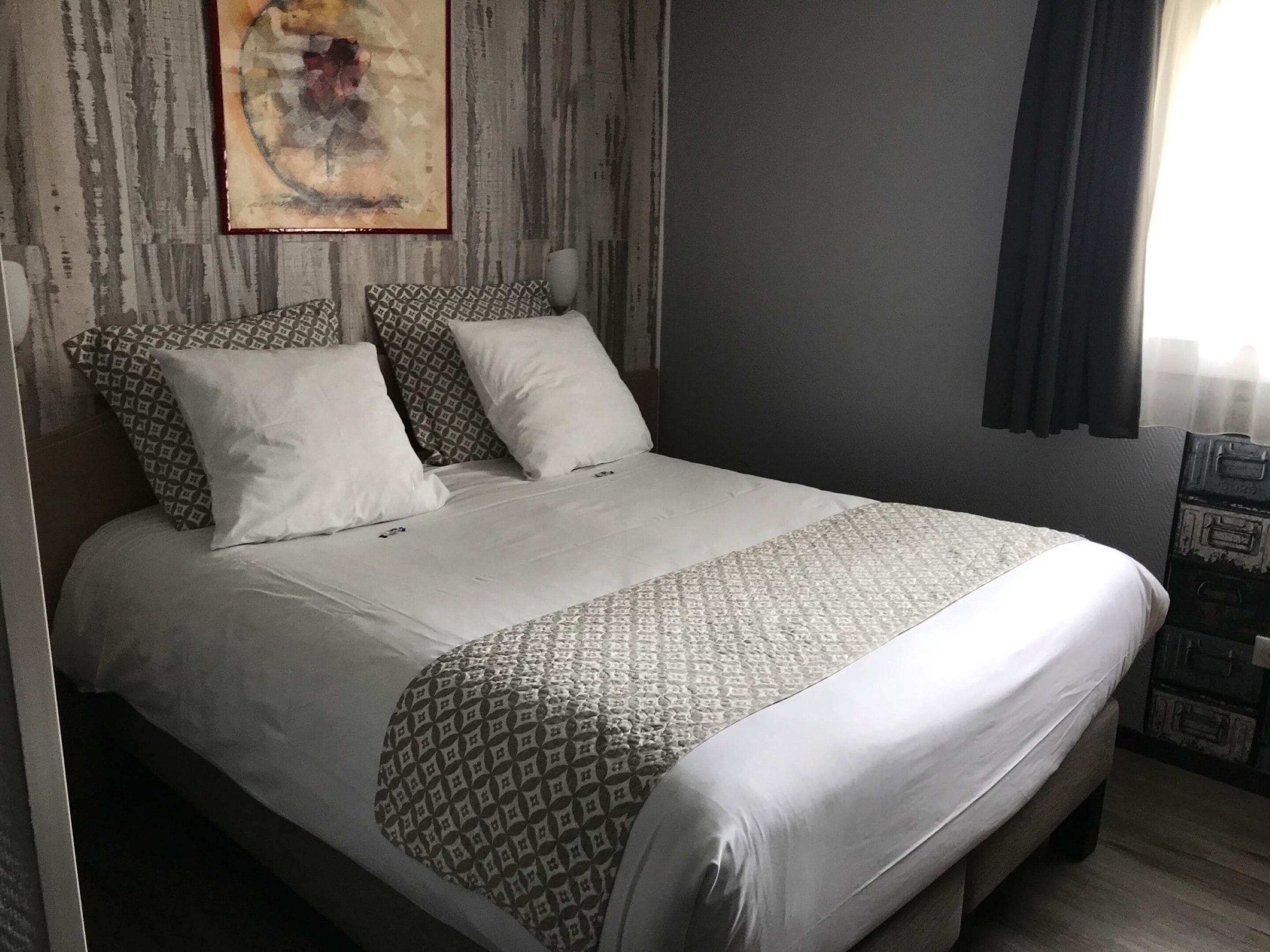 individually furnished, desk, soundproofing, free cots/infant beds