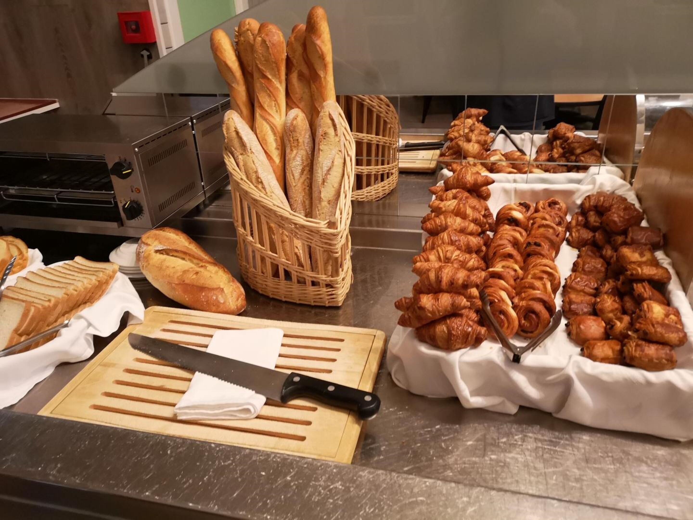 Petit déjeuner buffet servi tous les jours en supplément