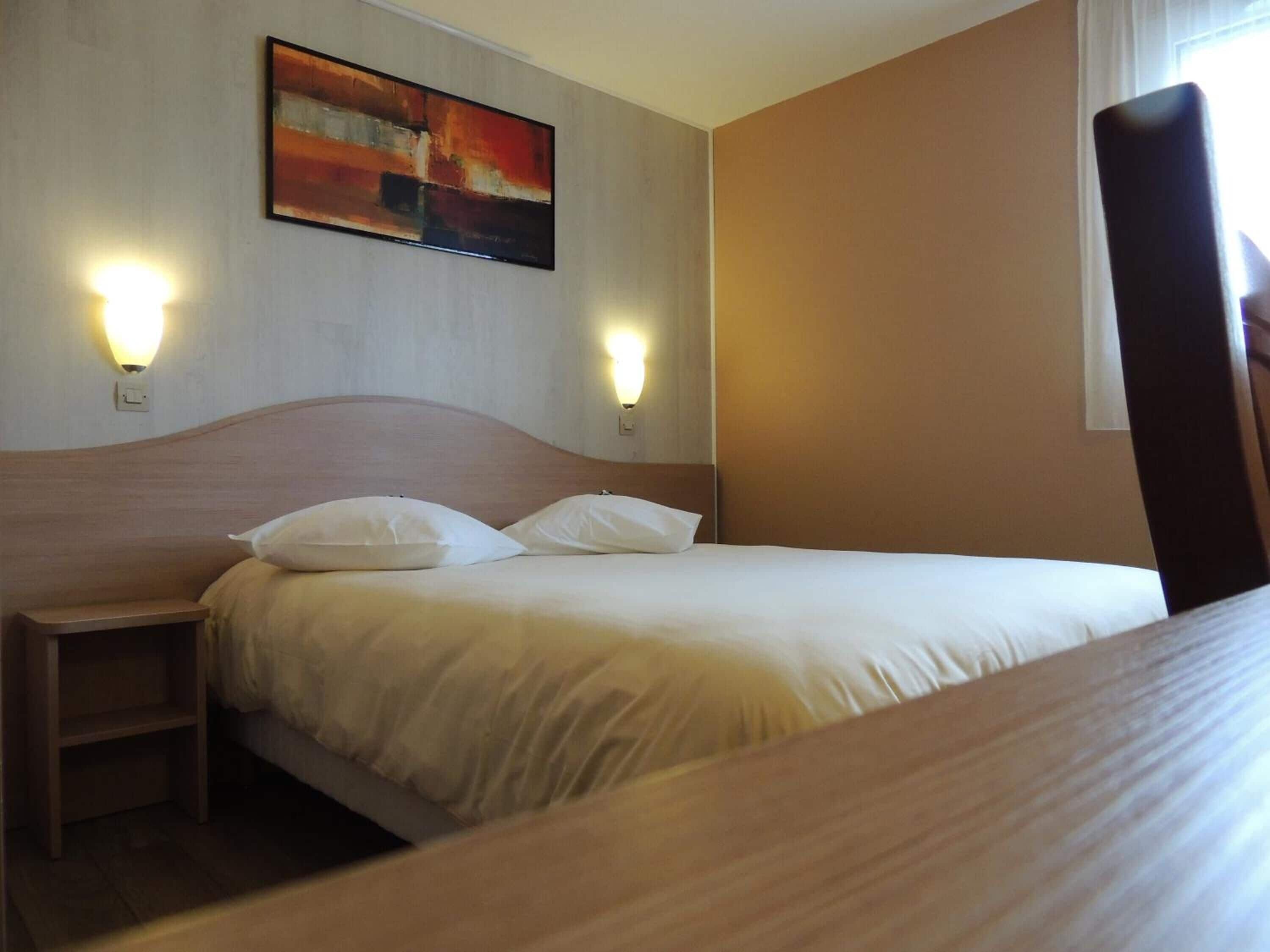 individually furnished, desk, soundproofing, free cots/infant beds