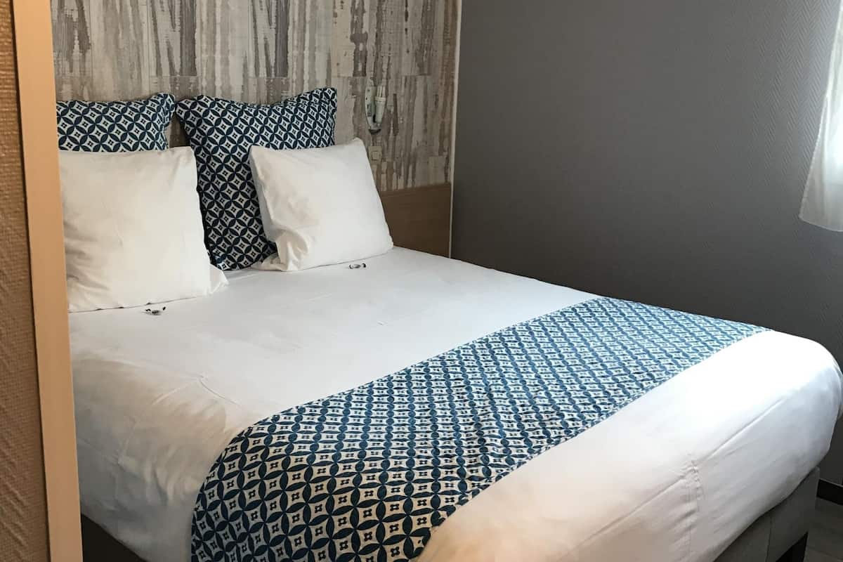 Individually furnished, desk, soundproofing, free cots/infant beds