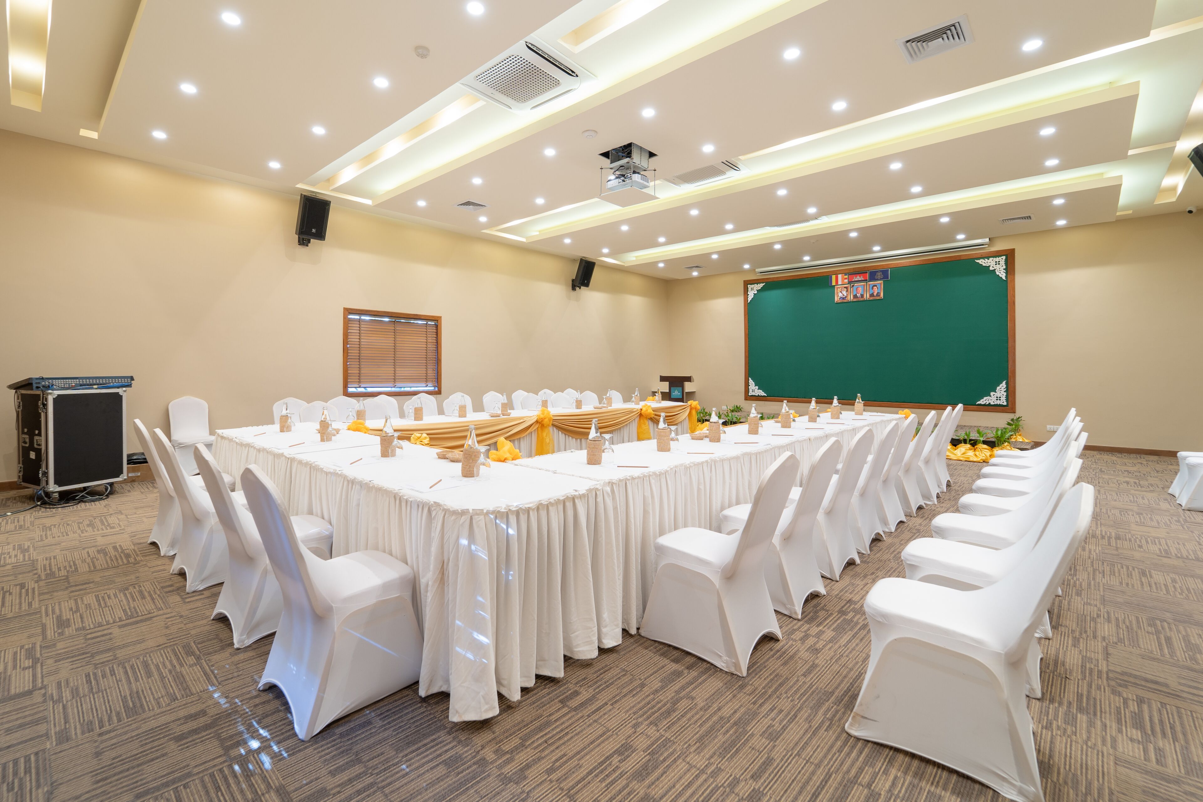 ropes course (team building)