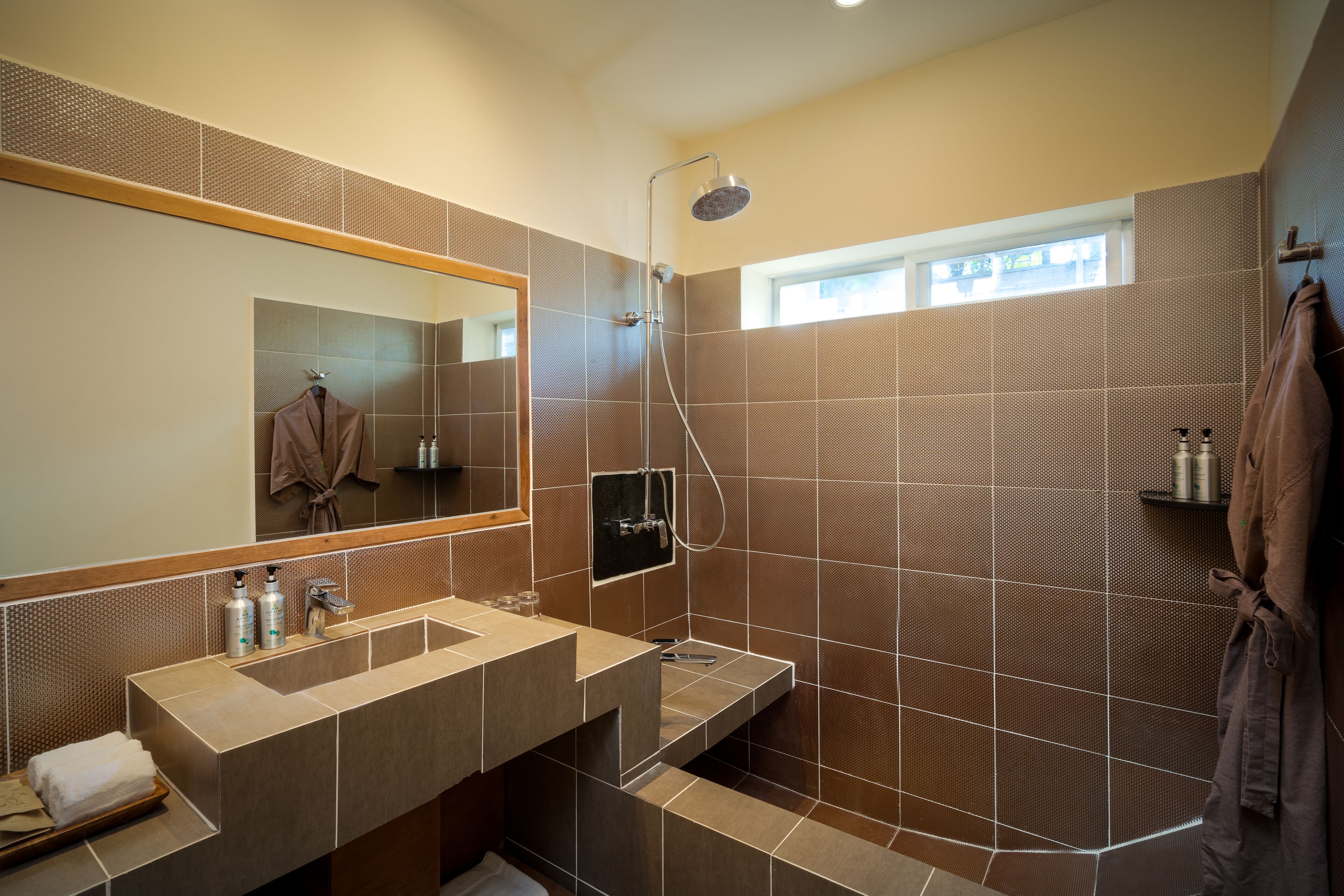 family garden room | bathroom | shower, rainfall showerhead, free toiletries, hair dryer
