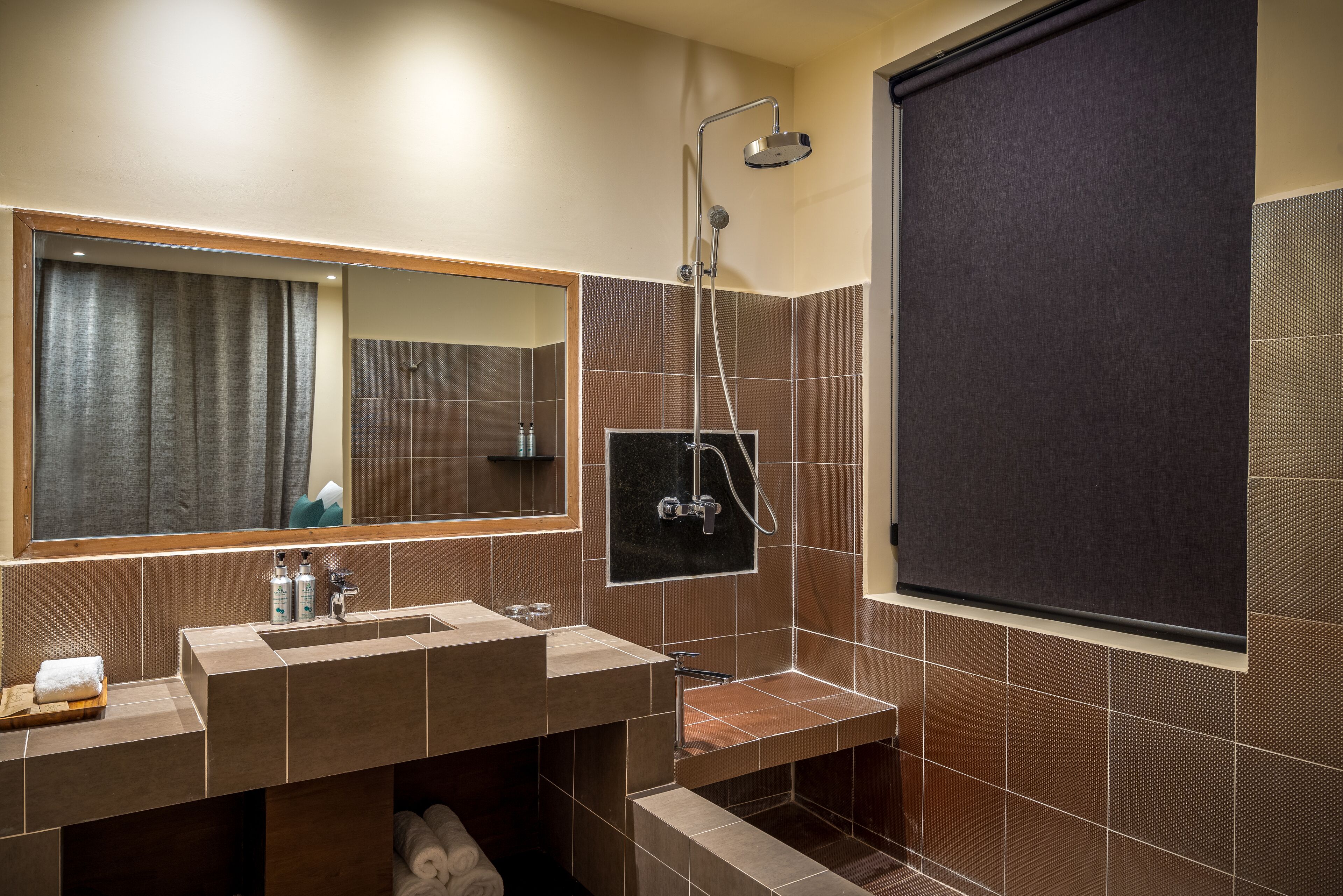 junior suite | bathroom | shower, rainfall showerhead, free toiletries, hair dryer