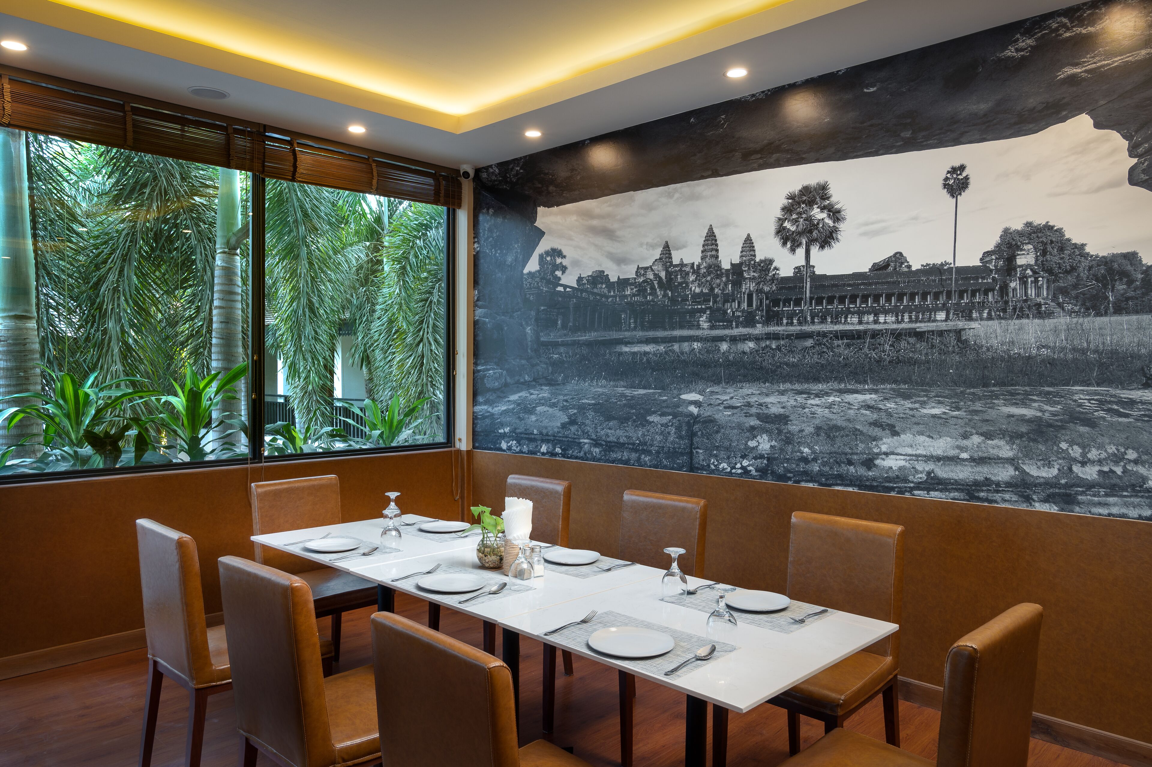 breakfast, lunch, dinner served; international cuisine, pool views