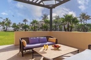 Ocean View Suite with Lounge Access | 客房景观