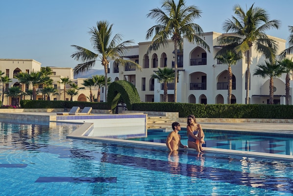 3 outdoor pools, open 8:00 AM to 7:00 PM, pool umbrellas, pool loungers