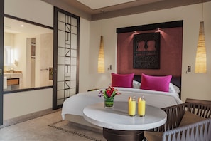 Hypo-allergenic bedding, pillowtop beds, in-room safe, desk