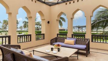 Two Bedrooms Suite with Aqua Park Access | Bộ đồ giường kháng dị ứng, nệm có lớp đệm bông, két bảo mật tại phòng