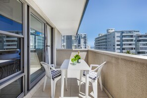 Studio with Balcony | 露台