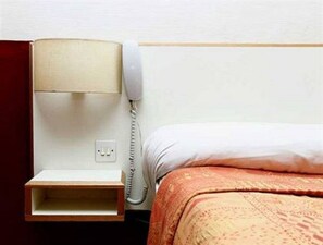 Double Room | Desk, free cribs/infant beds, rollaway beds, bed sheets - Hotel du Pont neuf (Paris)