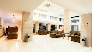 Lobby sitting area - Hotel Riviera (Rhodes)