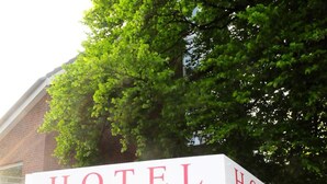 A hotel sign with the name "Hotel Blankensee" in red lettering on a white background. - Hotel Blankenese (Hamburg)