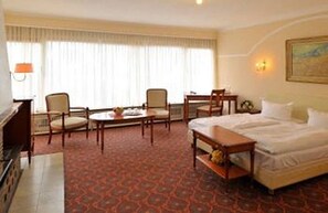 Habitación doble | Muebles diferentes, escritorio, insonorización y wifi gratis 