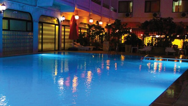 Outdoor pool - Hamidiye Hotel (Istanbul)