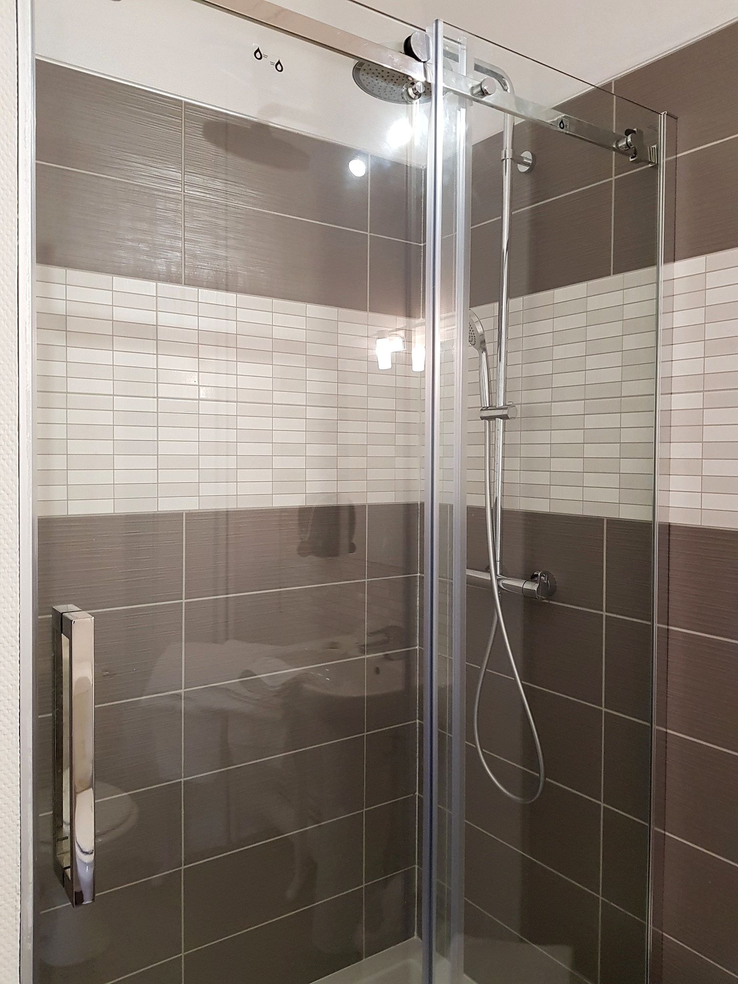 comfort double room | bathroom shower