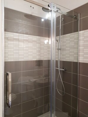 Comfort Double Room | Bathroom shower - Hotel Le Marceau (Limoges)