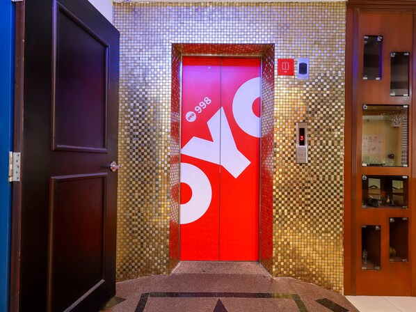 Lobby - OYO 998 Queen City Hotel (George Town)