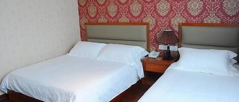 Family Room | Rollaway beds, free WiFi