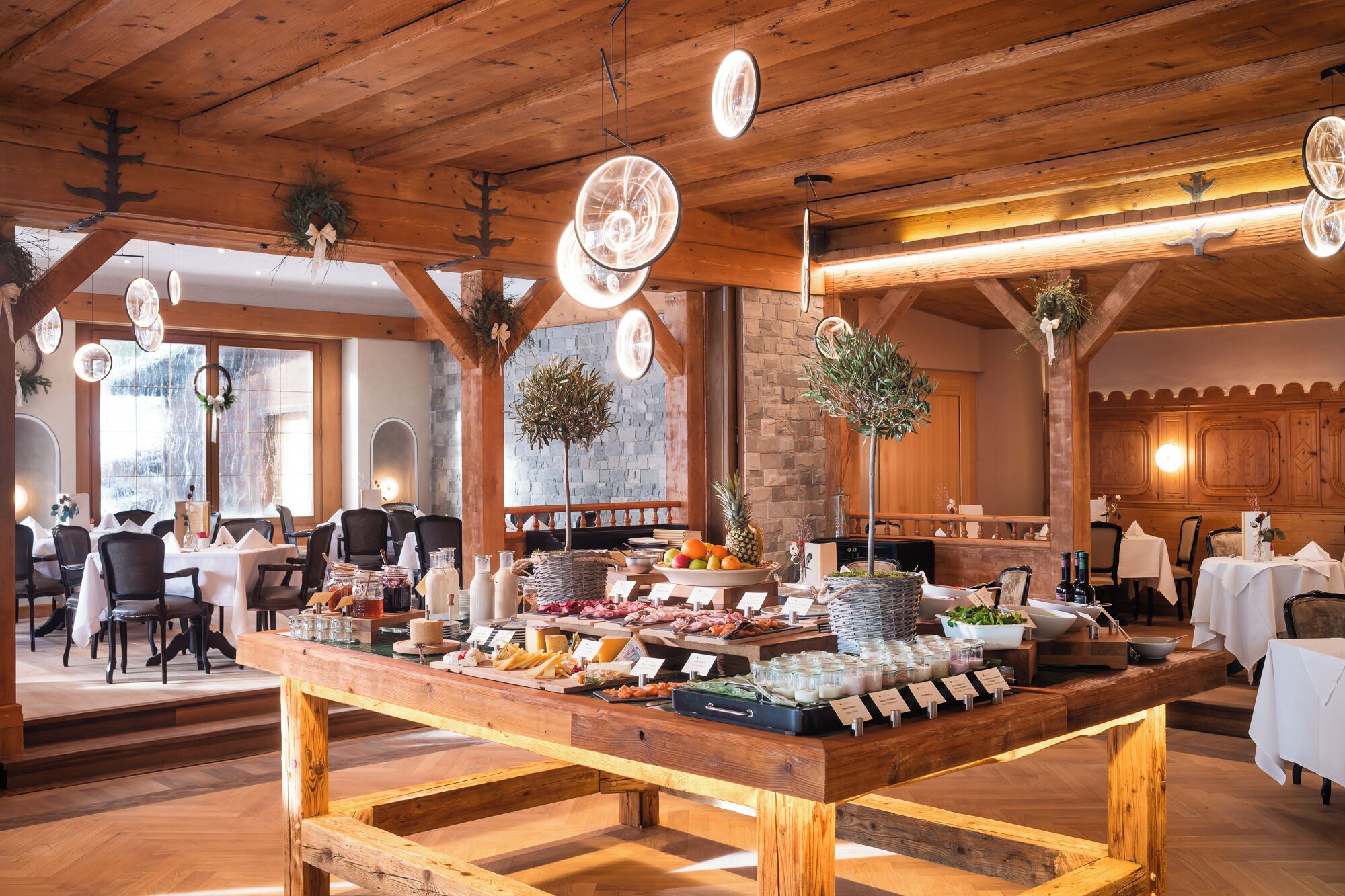 Free daily cooked-to-order breakfast 