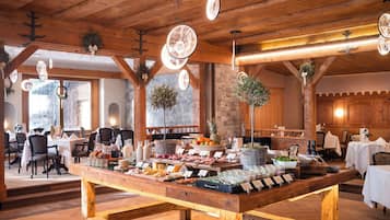 Free daily cooked-to-order breakfast