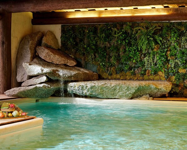 Una piscina techada