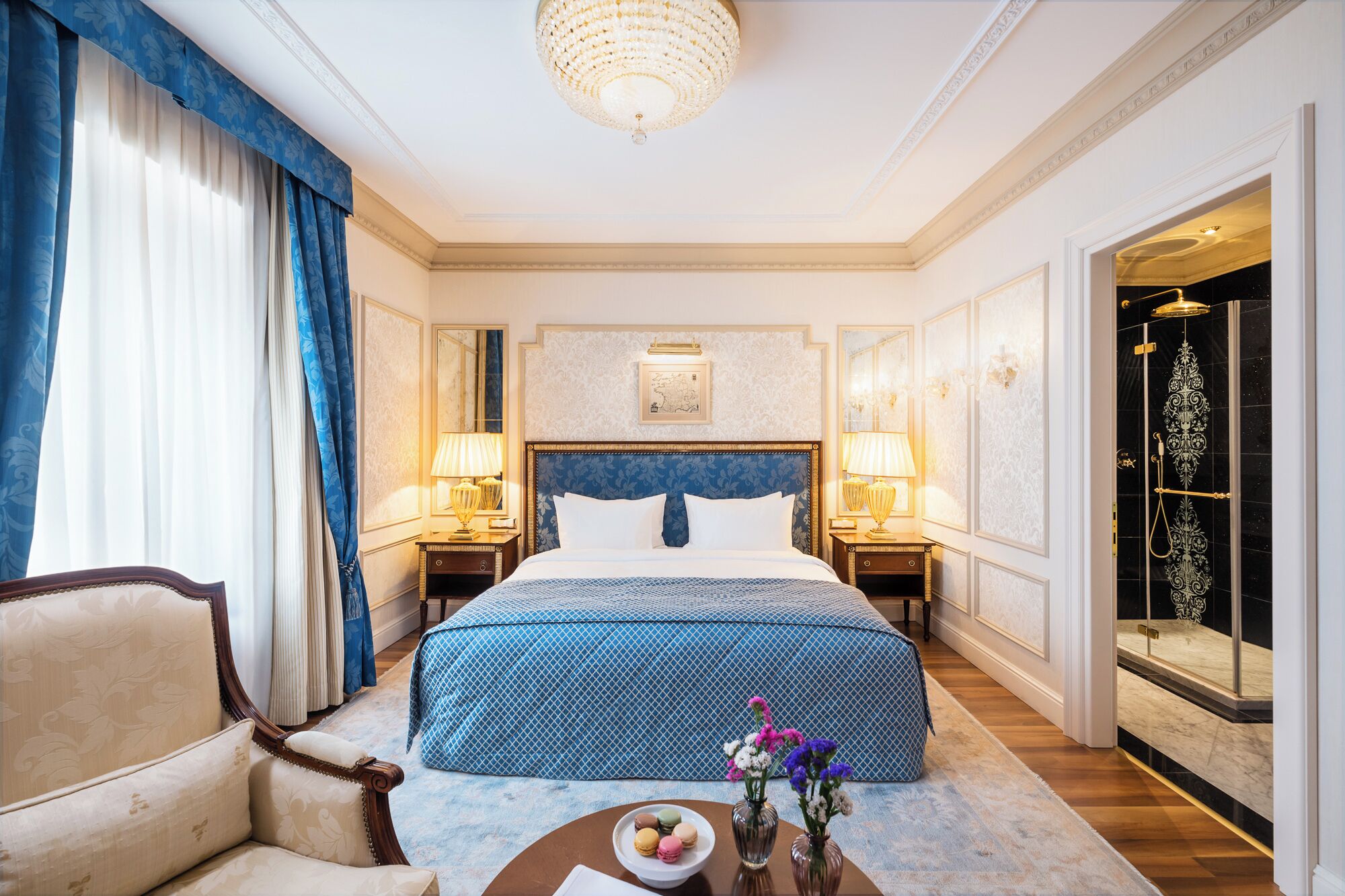 Deluxe Room, 1 King Bed | Premium bedding, pillow-top beds, minibar, in-room safe