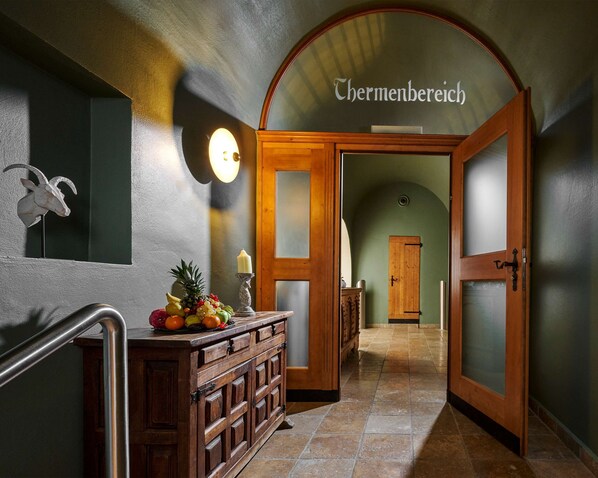 Sauna, hot tub, steam room, body treatments, aromatherapy