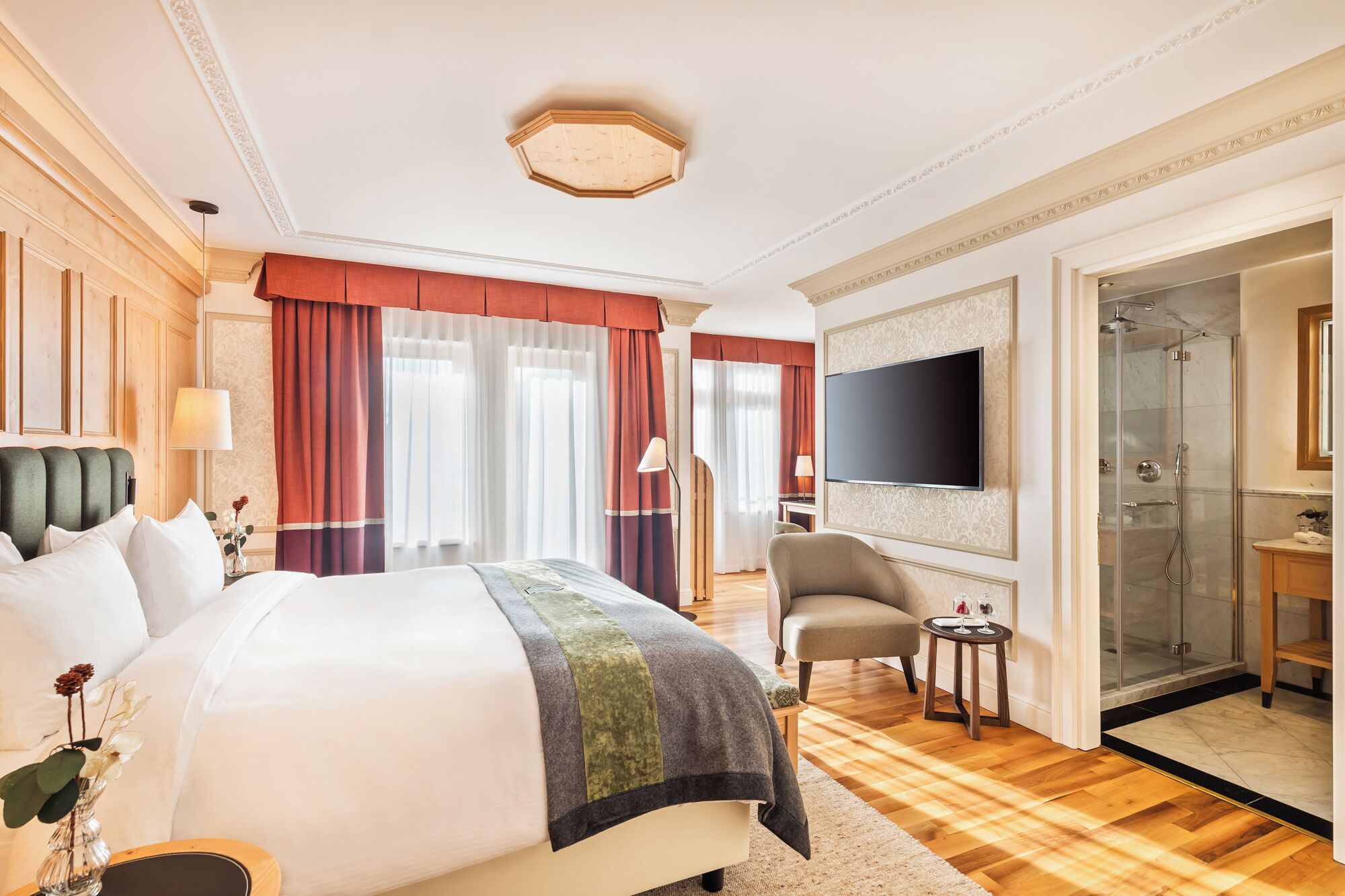 Premium Room, 1 King Bed | Premium bedding, pillow-top beds, minibar, in-room safe