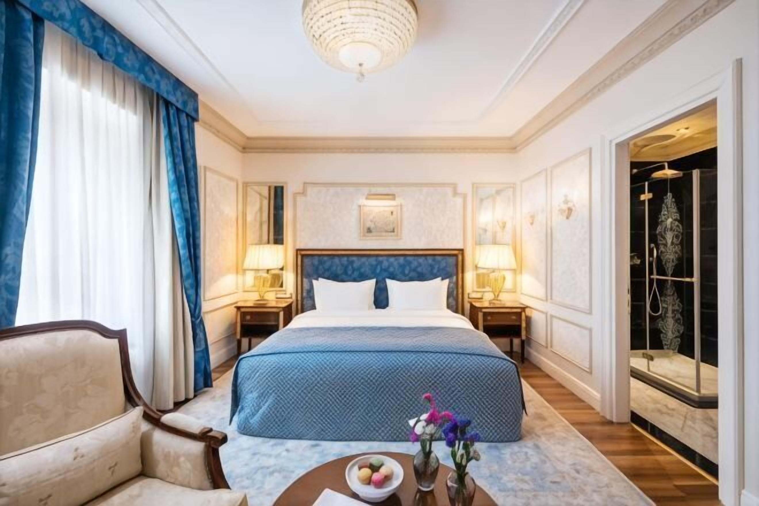 Premium-sengetøj, senge med topmadrasser, minibar, pengeskab på værelset