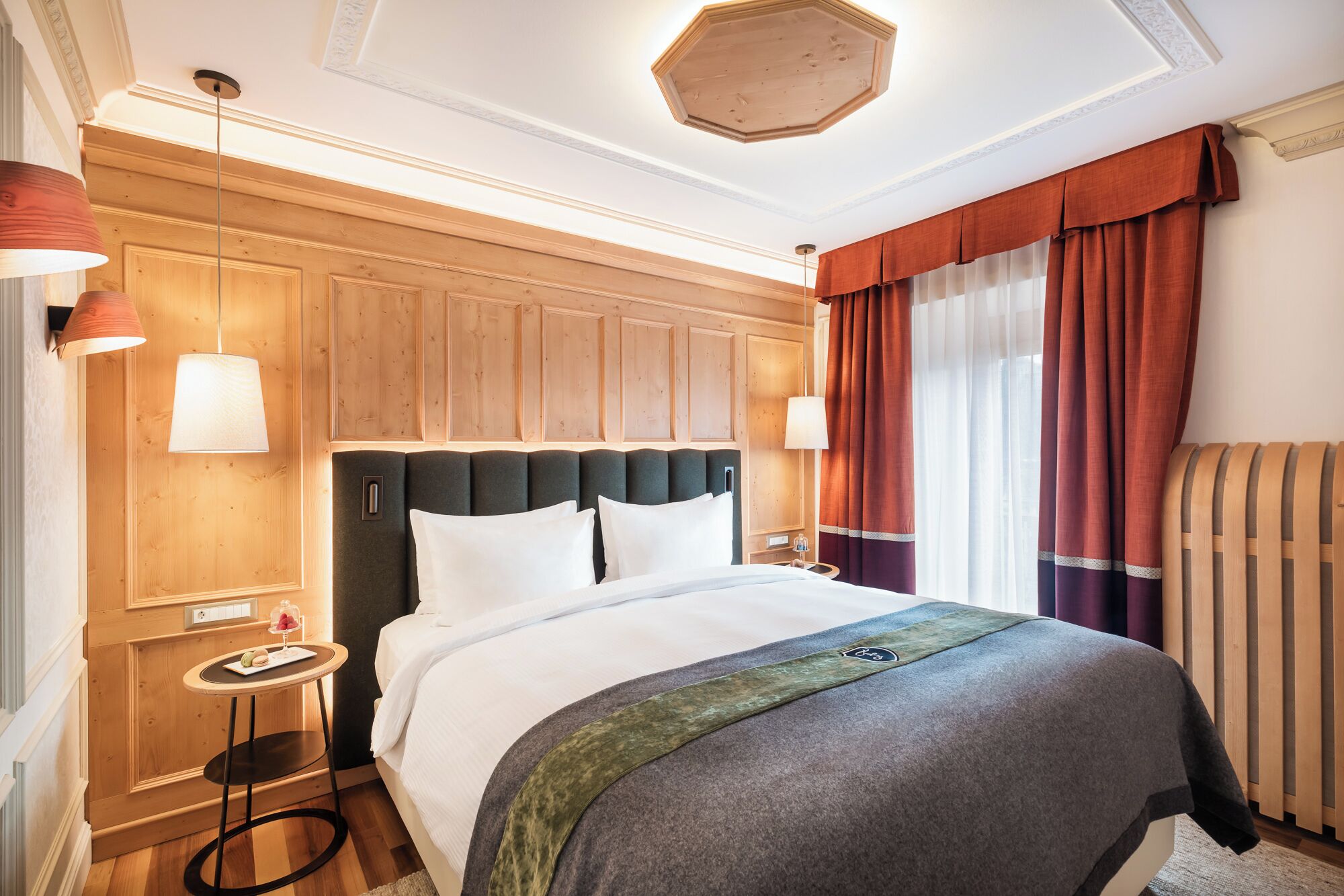 Deluxe Suite | Premium bedding, pillow-top beds, minibar, in-room safe