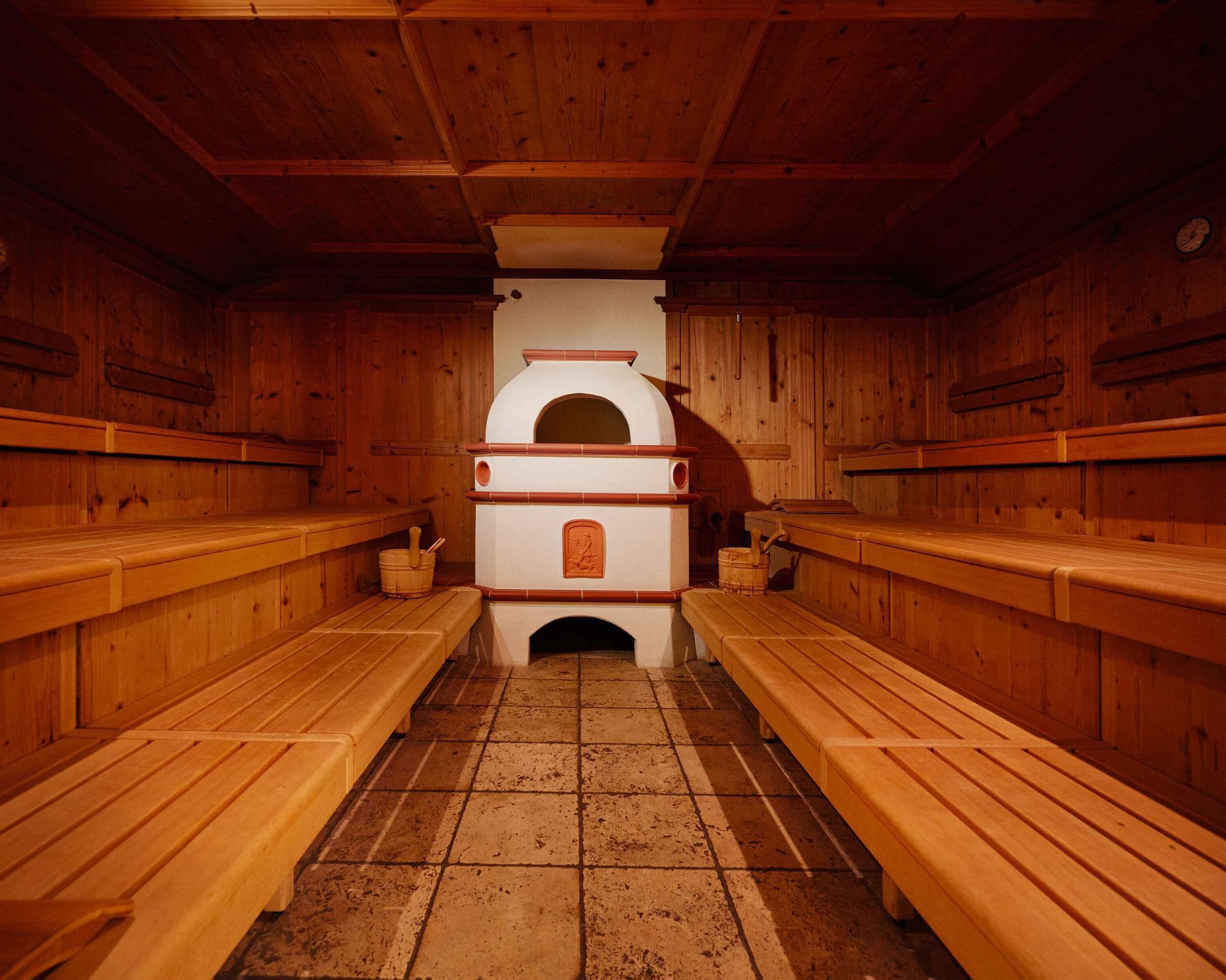 sauna, hot tub, steam room, turkish bath/hammam, body treatments