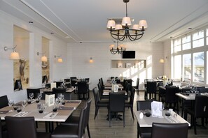 Lunch and dinner served, French cuisine