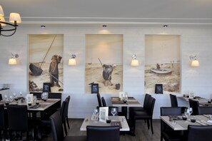 Lunch and dinner served, French cuisine