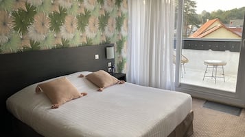 In-room safe, desk, soundproofing, iron/ironing board