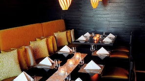 5 restaurants, breakfast, lunch, dinner served; international cuisine