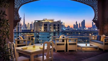 2 bars/lounges, sports bar