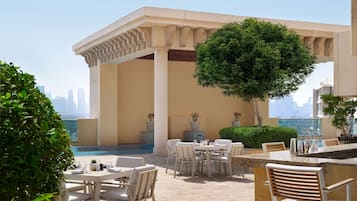5 restaurants; breakfast, lunch, dinner and brunch served