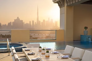 5 restaurants; breakfast, lunch, dinner and brunch served  - Marriott Hotel Al Jaddaf, Dubai (Dubai)
