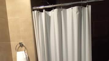 Dusche, Regendusche, Haartrockner, Handtücher