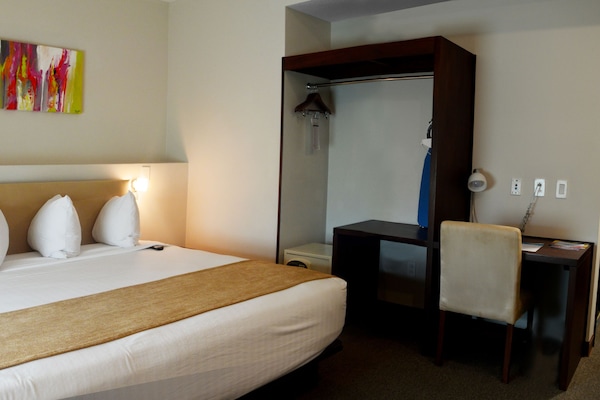 Literie de qualité supérieure, coffres-forts dans les chambres, bureau