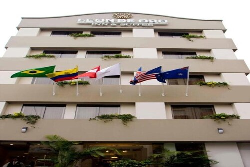 Leon de Oro Inn & Suites