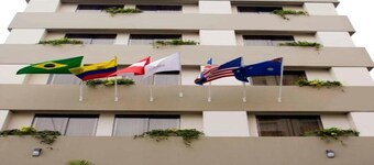 Leon de Oro Inn & Suites